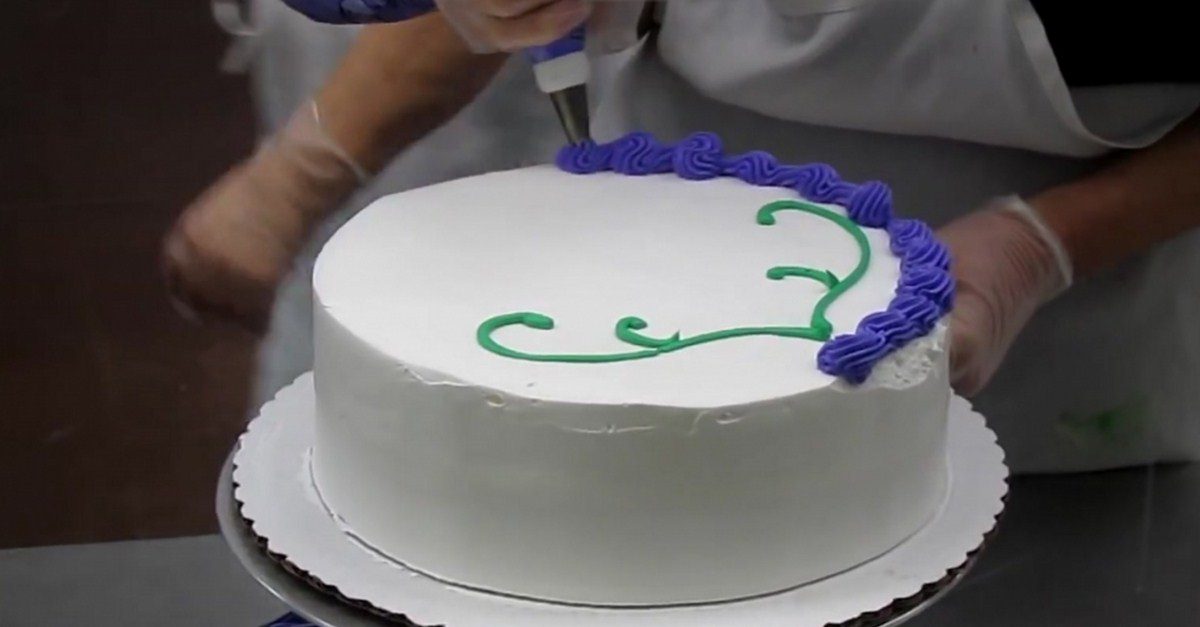 Sam’s Club Employee Starts Decorating A Cake. Seconds