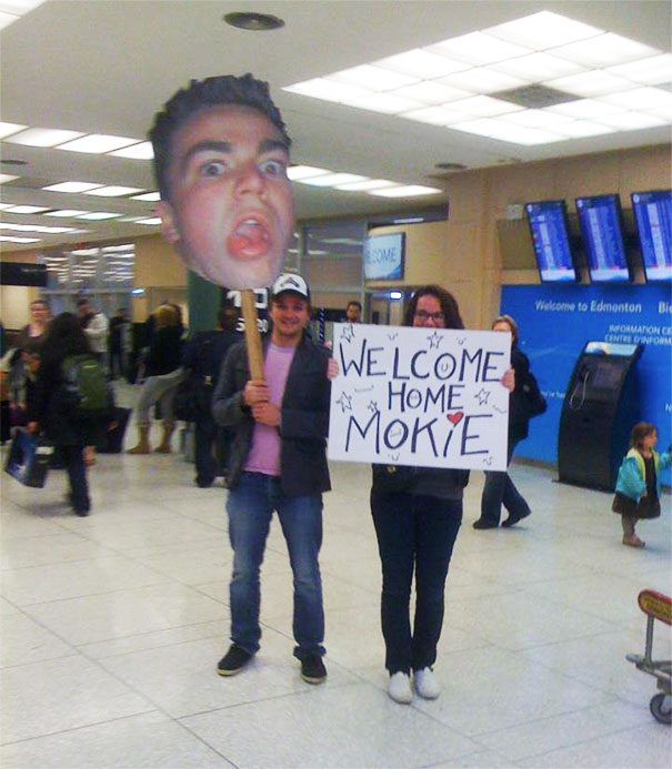 30-hilarious-and-embarrassing-ways-to-pick-someone-up-at-the-airport